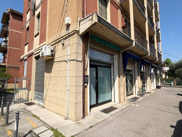 negozio in affitto ad Argelato in zona Funo
