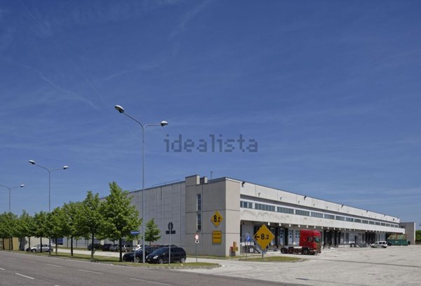 locale di sgombero in affitto a Bentivoglio