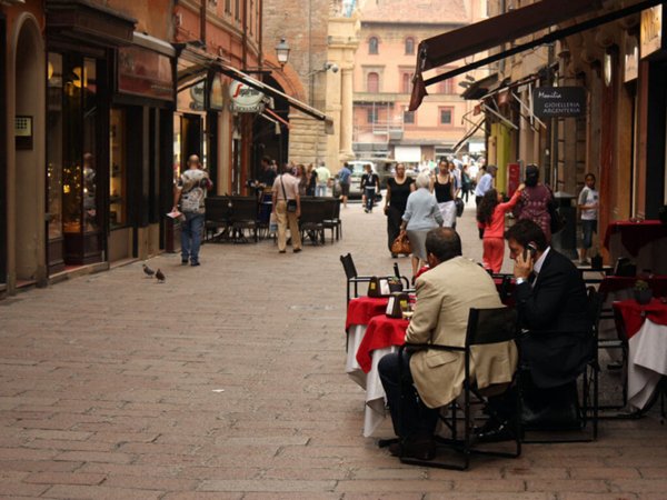 negozio in affitto a Bologna