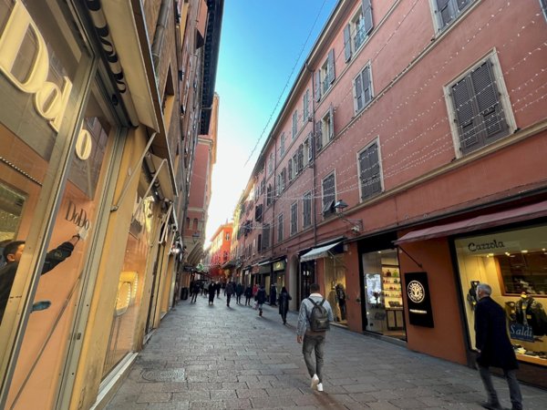 negozio in affitto a Bologna in zona Centro Storico
