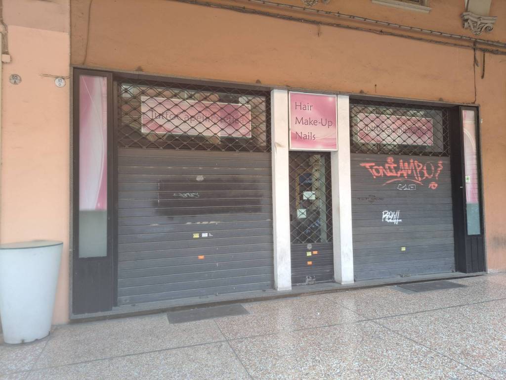 locale commerciale in affitto a Bologna
