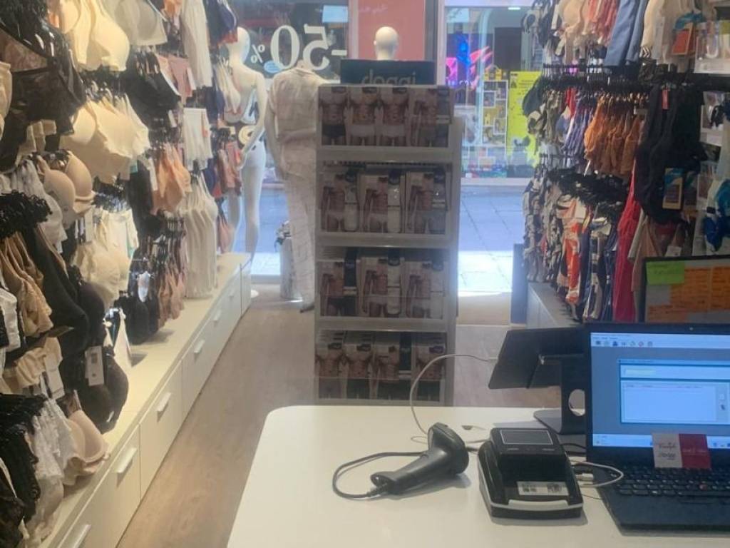 negozio in affitto a Bologna in zona Centro Storico