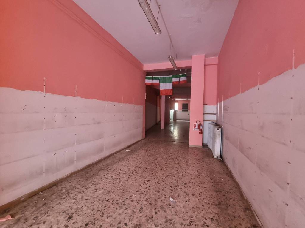 negozio in affitto a Bologna