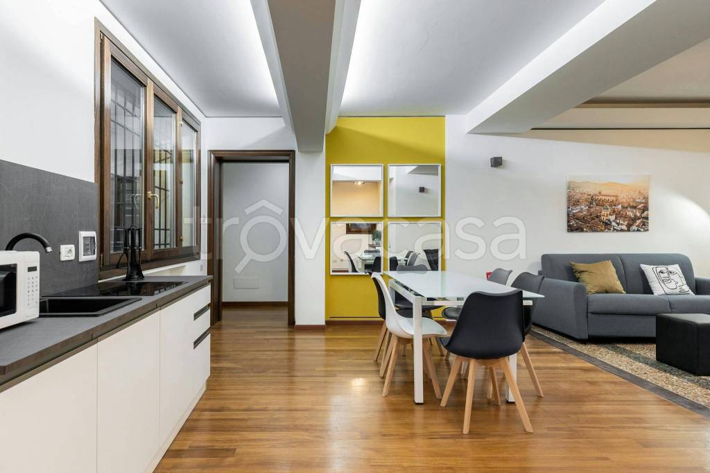 appartamento in affitto a Bologna in zona Santo Stefano