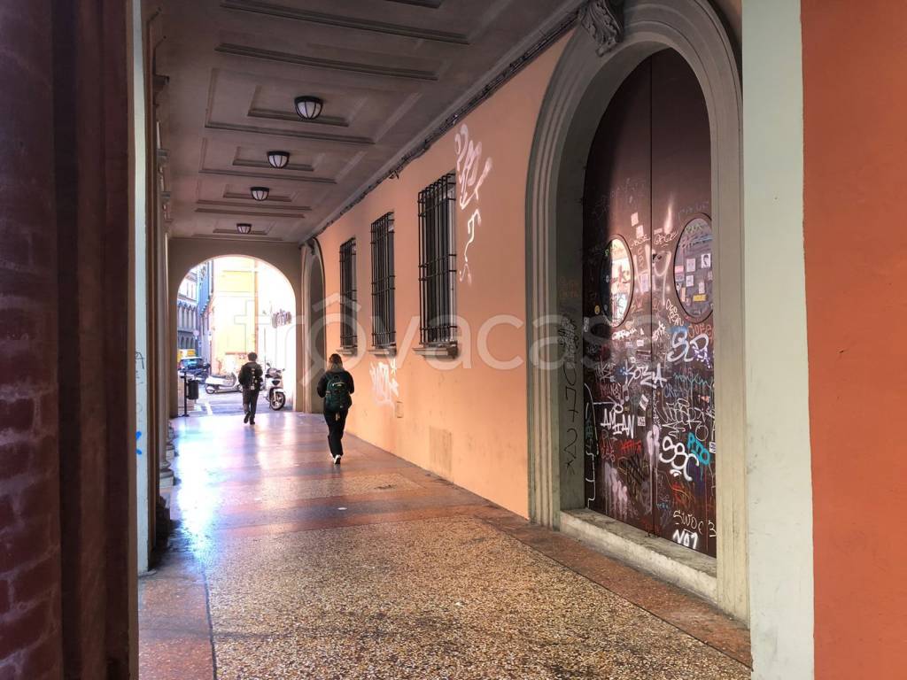 negozio in affitto a Bologna in zona Centro Storico