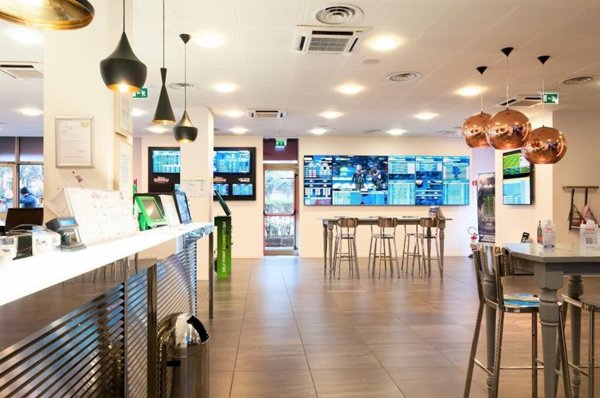 locale commerciale in affitto a Bologna in zona Savena