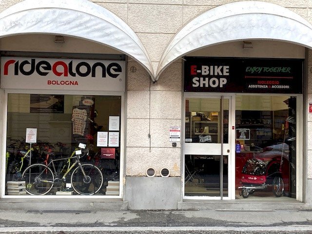negozio in affitto a Bologna