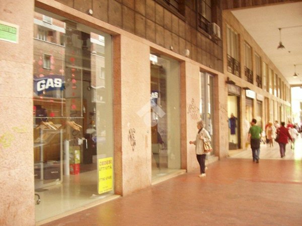negozio in affitto a Bologna in zona Quartiere Porto