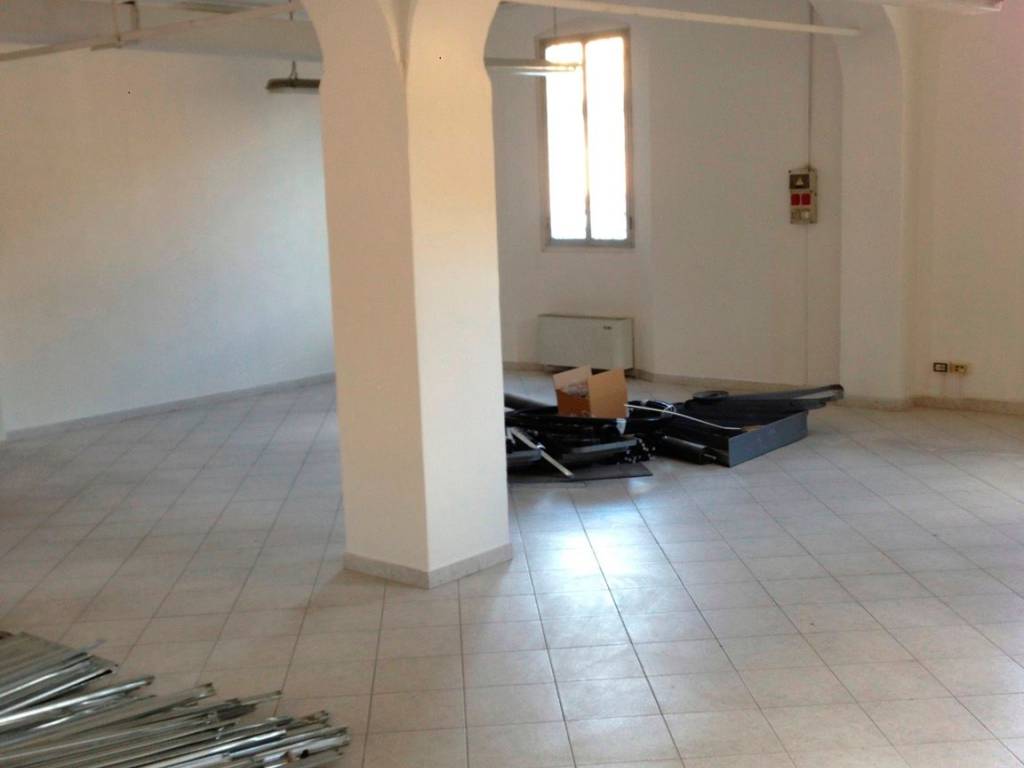 negozio in affitto a Bologna in zona Aeroporto