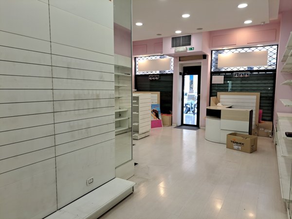 negozio in affitto a Bologna