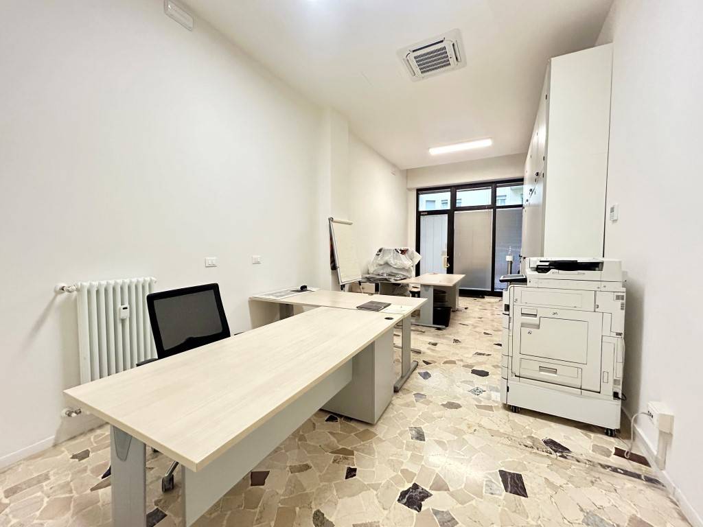 negozio in affitto a Bologna