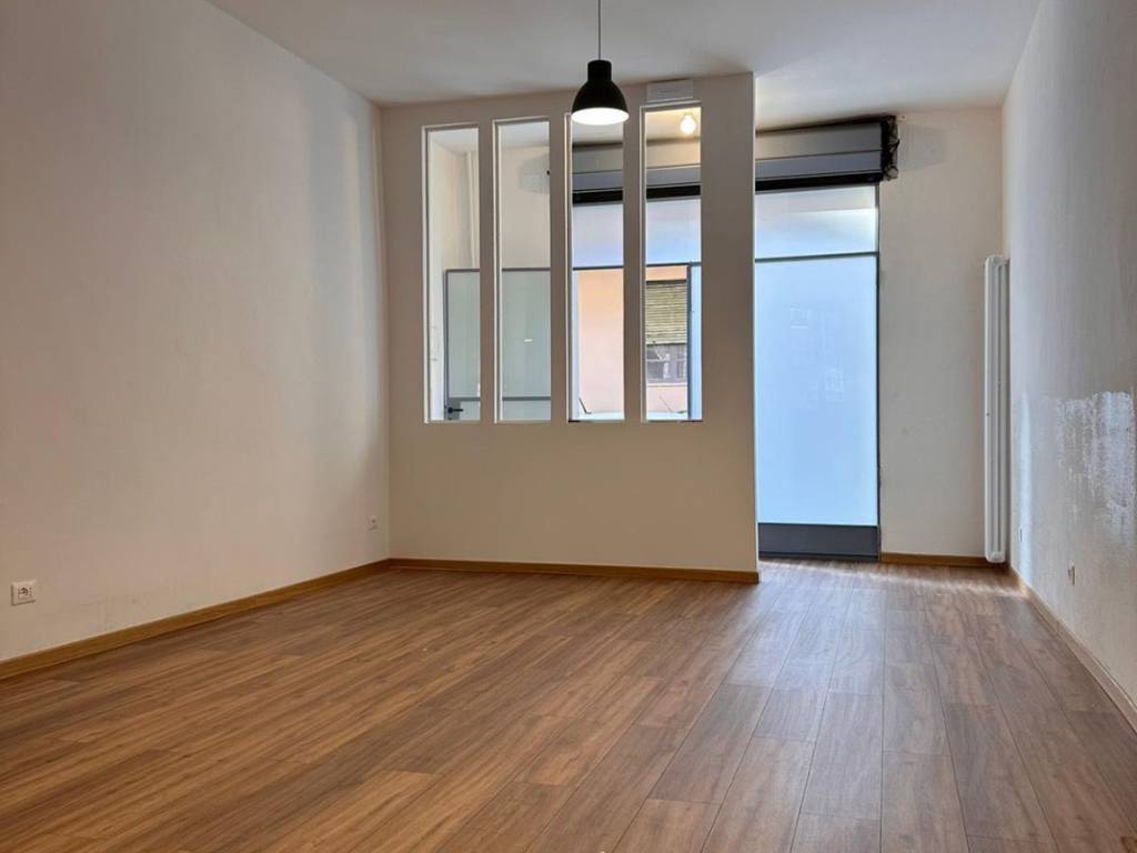 negozio in affitto a Bologna in zona Saffi