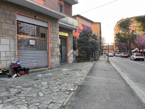 negozio in affitto a Bologna