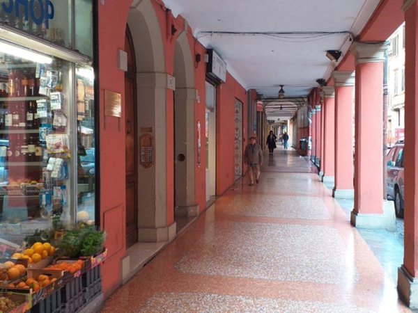 negozio in affitto a Bologna