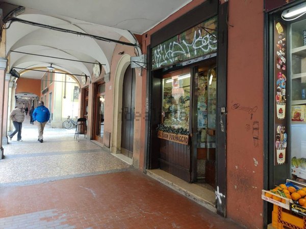 negozio in affitto a Bologna in zona Centro Storico