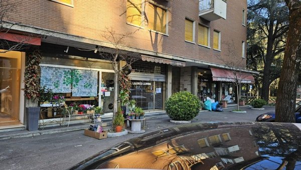 negozio in affitto a Bologna in zona Murri