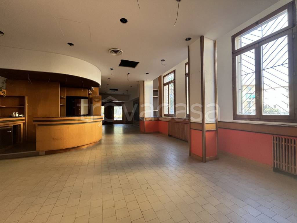 negozio in affitto a Bologna in zona Savena