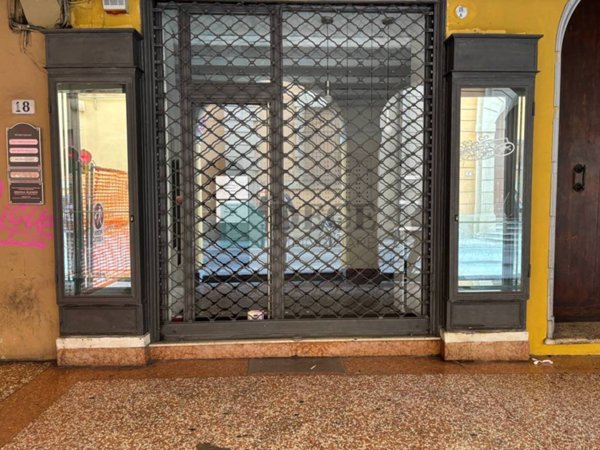 negozio in affitto a Bologna in zona San Vitale