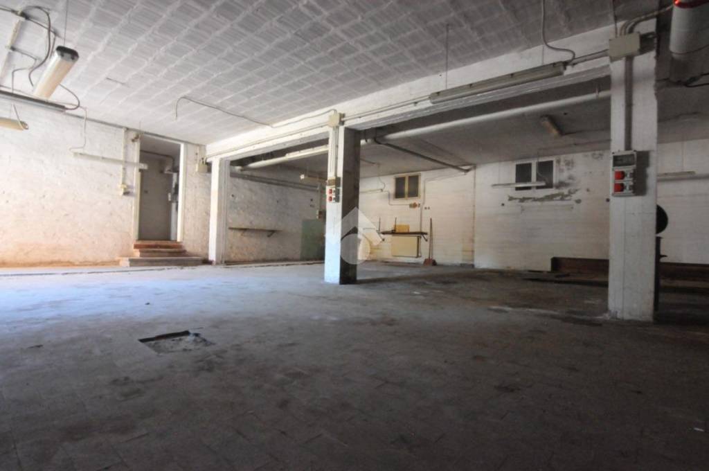 negozio in affitto a Bologna in zona Bolognina