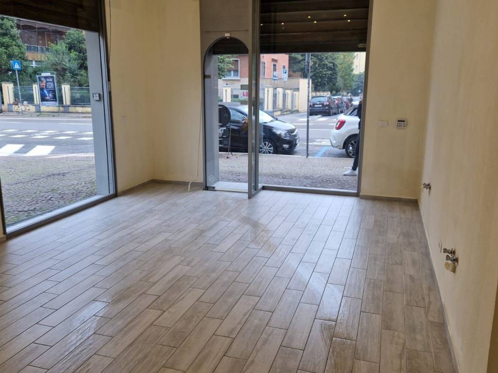 negozio in affitto a Bologna in zona Murri