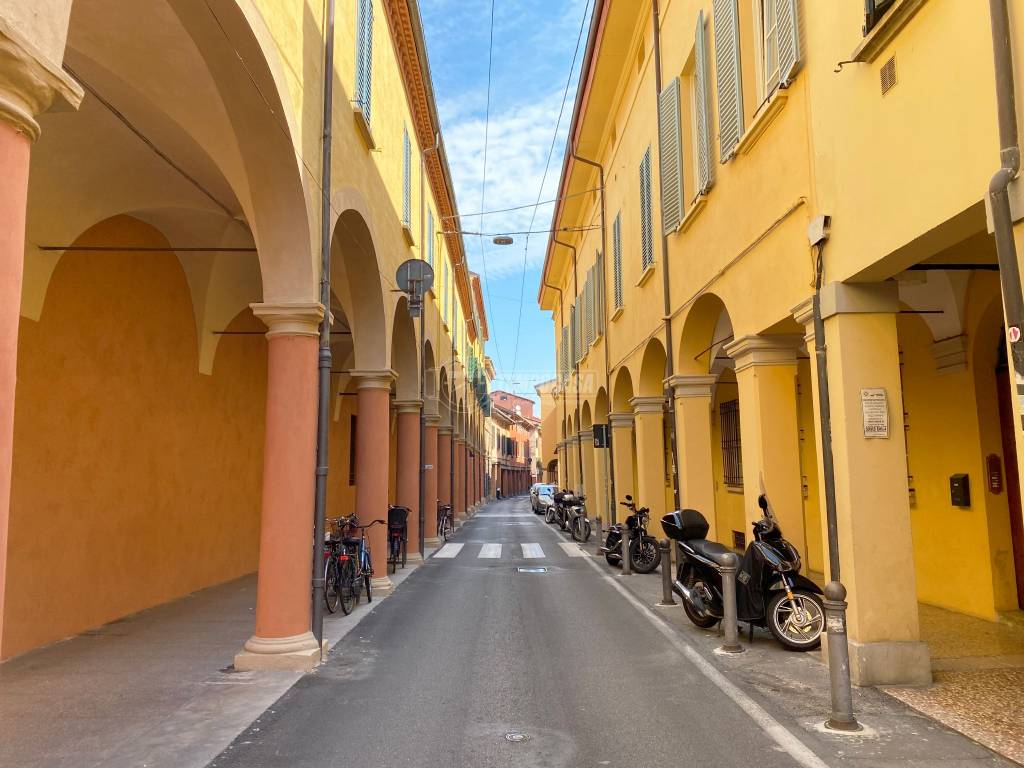 negozio in affitto a Bologna in zona Centro Storico