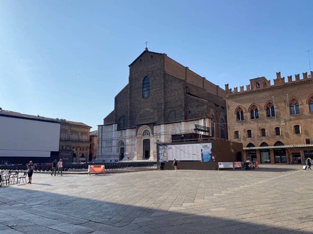 negozio in affitto a Bologna in zona Centro Storico
