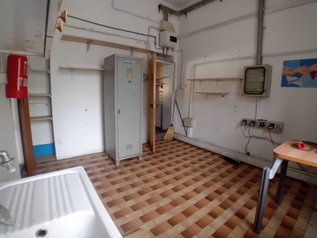 negozio in affitto a Bologna in zona Bolognina