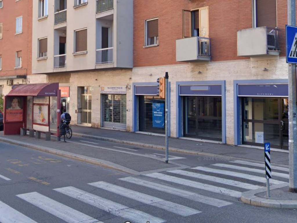negozio in affitto a Bologna in zona Saffi