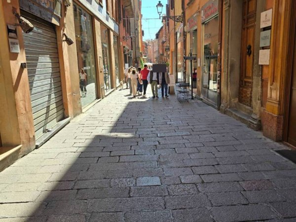 negozio in affitto a Bologna in zona Centro Storico