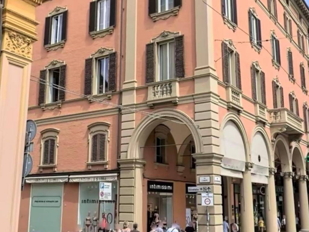 negozio in affitto a Bologna
