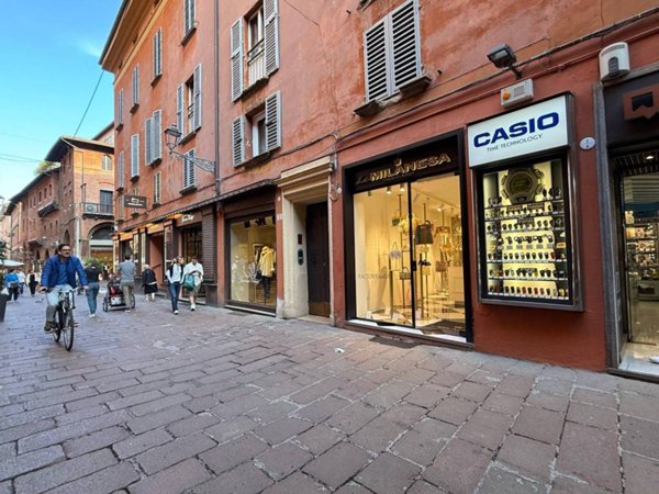 negozio in affitto a Bologna in zona Centro Storico