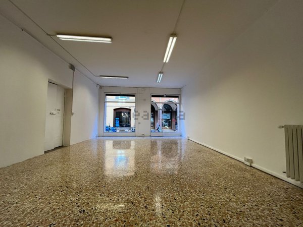 negozio in affitto a Bologna in zona Centro Storico