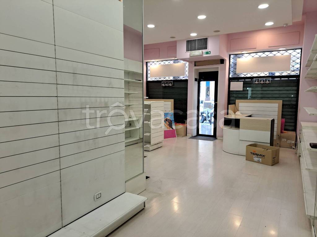 negozio in affitto a Bologna in zona San Vitale