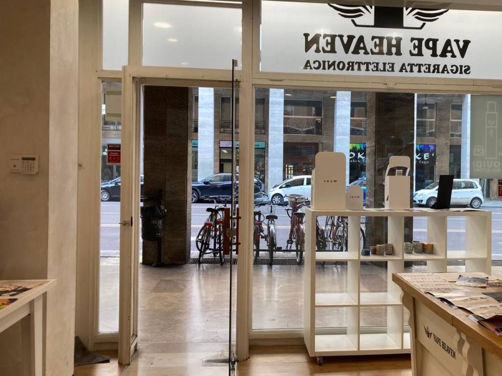 negozio in affitto a Bologna in zona Quartiere Porto