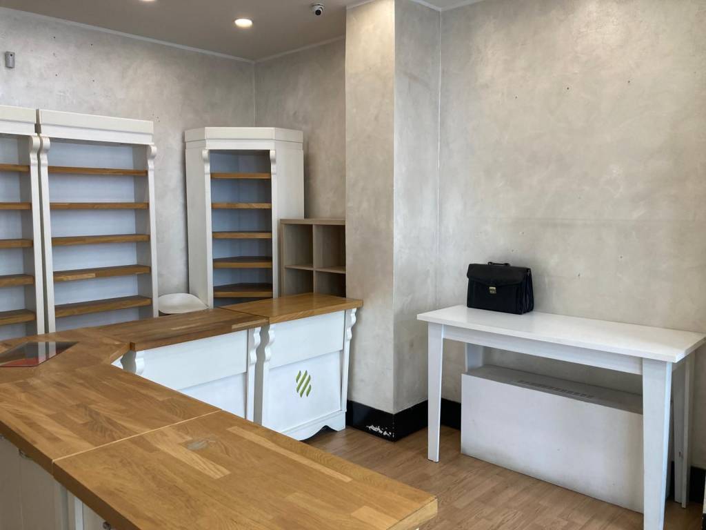 negozio in affitto a Bologna in zona Quartiere Porto