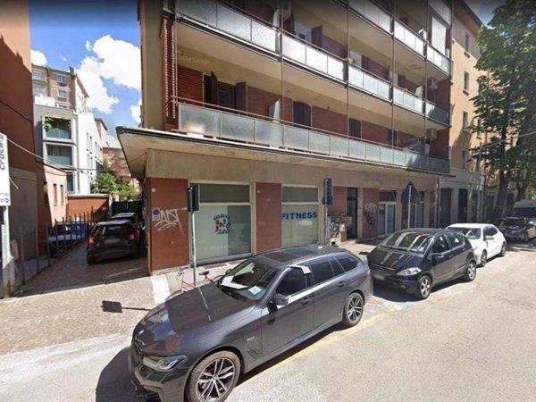 negozio in affitto a Bologna in zona Saragozza