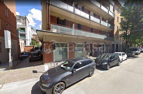 locale commerciale in affitto a Bologna