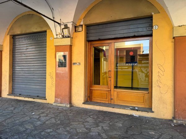negozio in affitto a Bologna in zona San Vitale