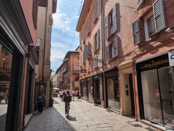 negozio in affitto a Bologna in zona Centro Storico