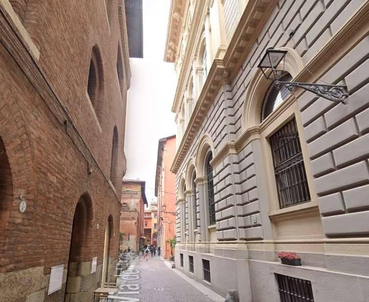 negozio in affitto a Bologna in zona Centro Storico