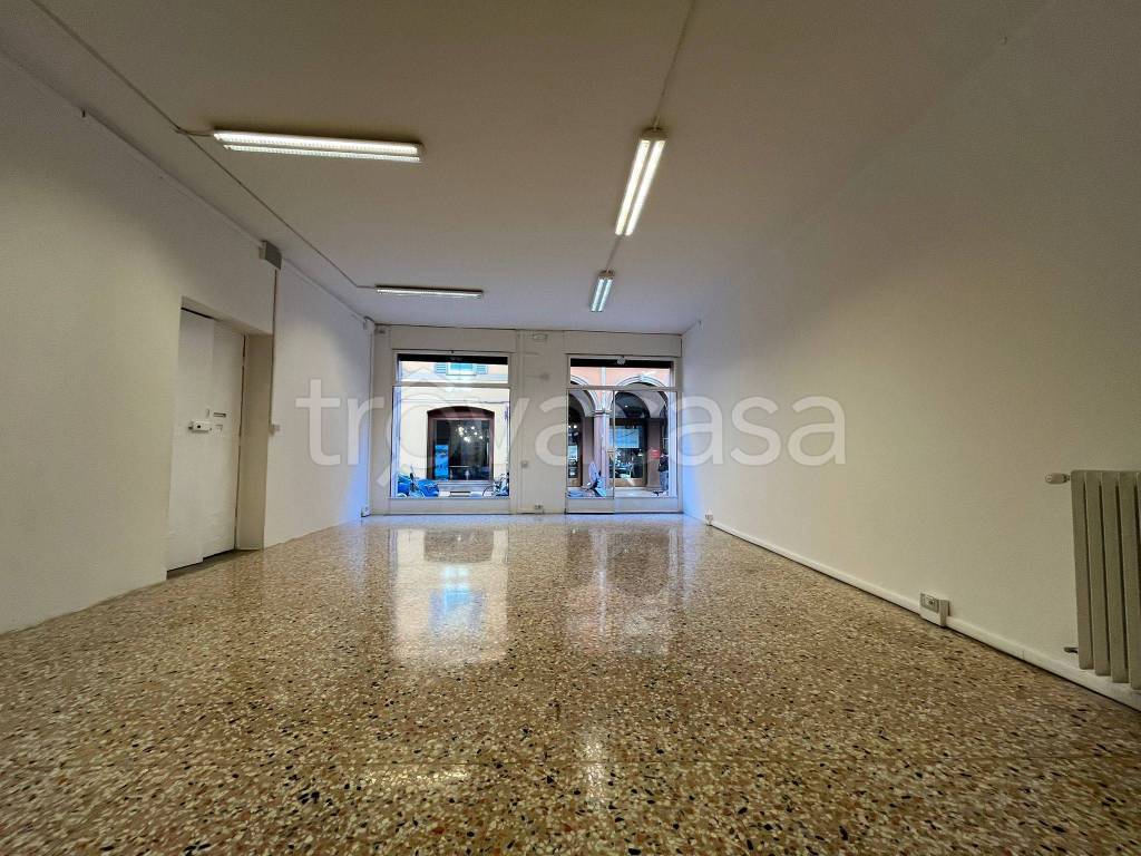 negozio in affitto a Bologna in zona Centro Storico