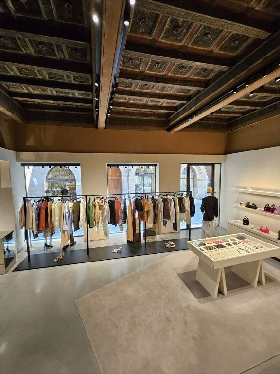 negozio in affitto a Bologna in zona Centro Storico