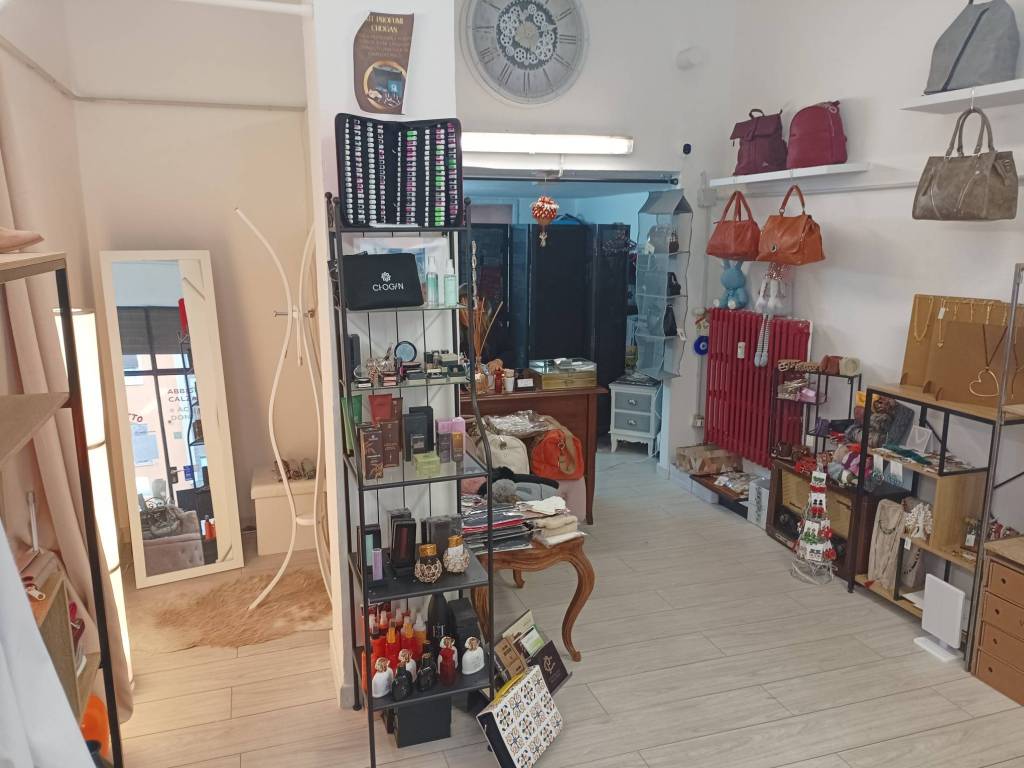 negozio in affitto a Bologna in zona San Vitale