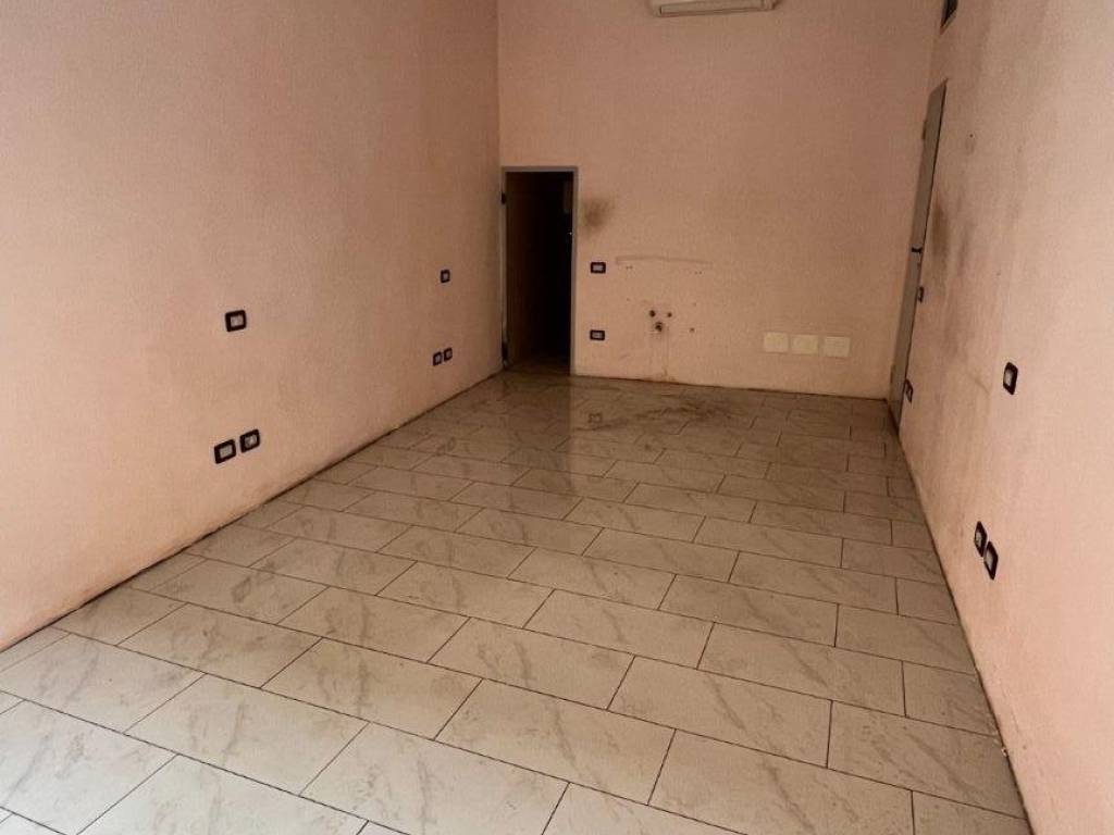 negozio in affitto a Bologna