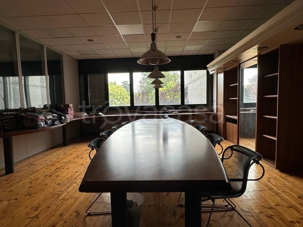 negozio in affitto a Bologna in zona San Vitale