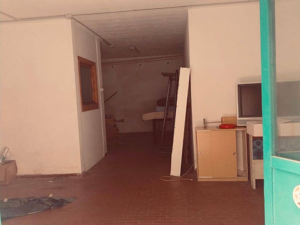 locale commerciale in affitto a Bologna in zona Savena