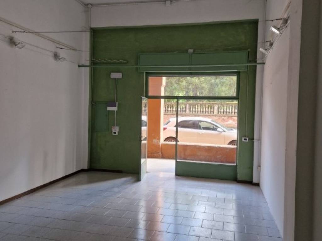negozio in affitto a Bologna in zona Saragozza