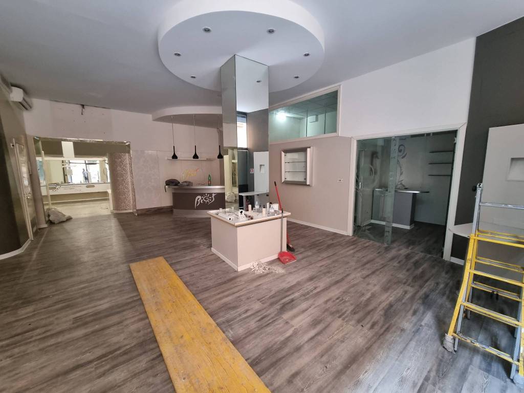 negozio in affitto a Bologna in zona Centro Storico