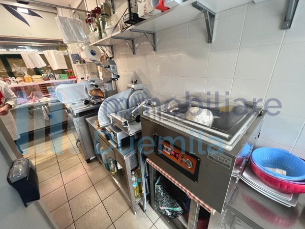negozio in affitto a Bologna