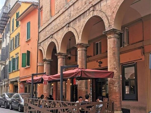 locale commerciale in affitto a Bologna in zona San Vitale